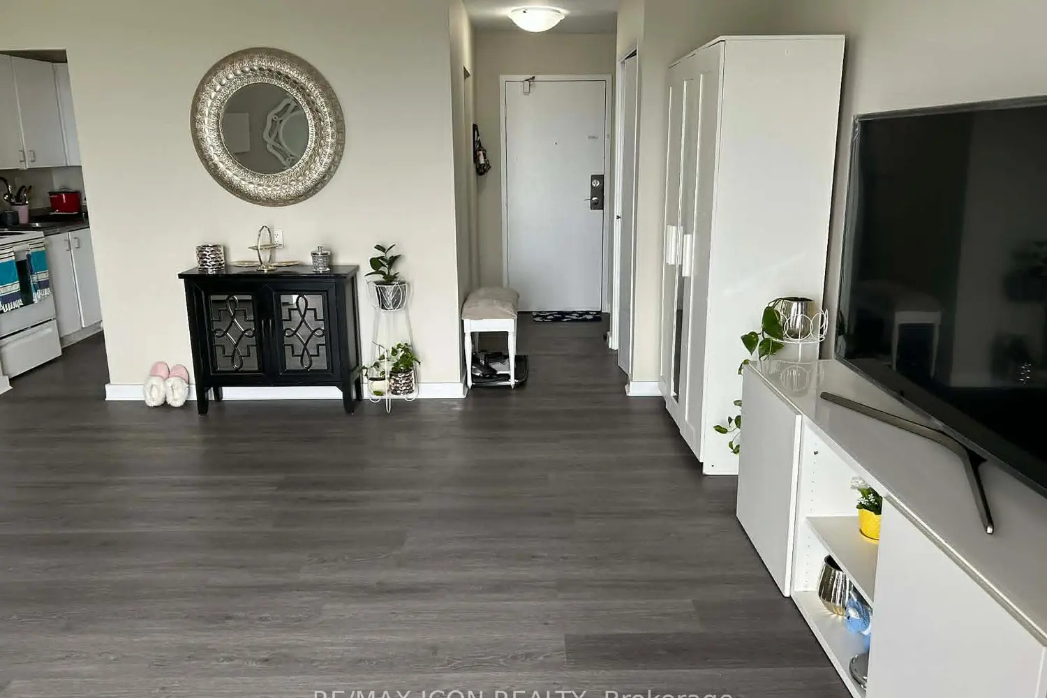 573 Mornington Avenue 810 photo 4