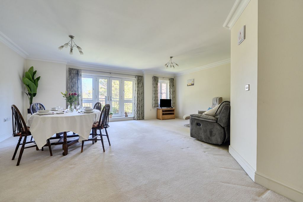 Additional image 2 of 2 bed flat for salePackhorse Road, Gerrards Cross, Buckinghamshire SL9