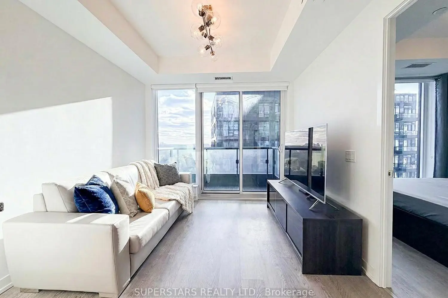 8868 Yonge Street 1609E photo 4