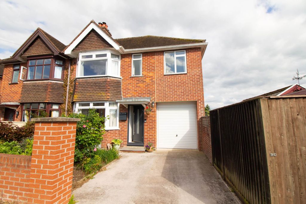 4 bed semi-detached house for saleBeechwood Avenue, Frome BA11