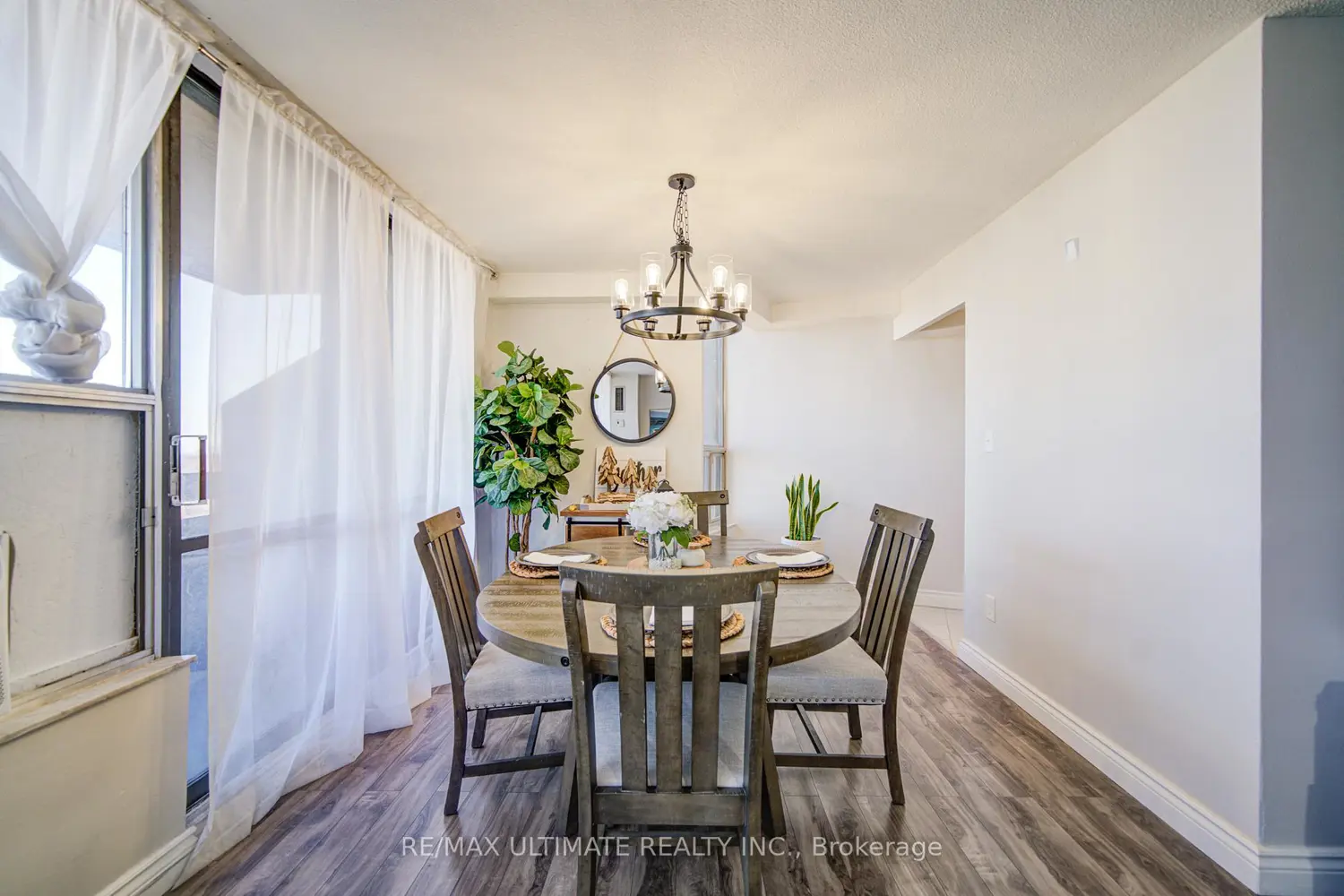 Additional image 8 of 11 Wincott Drive Ph#11