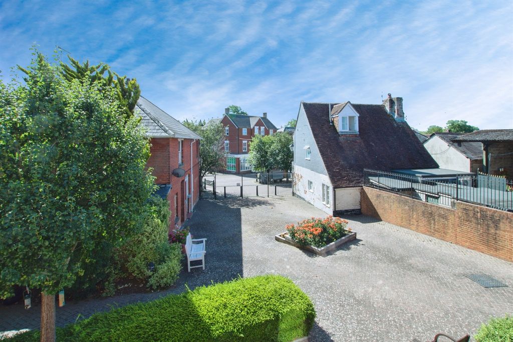 2 bed flat for saleSalisbury Street, Fordingbridge SP6