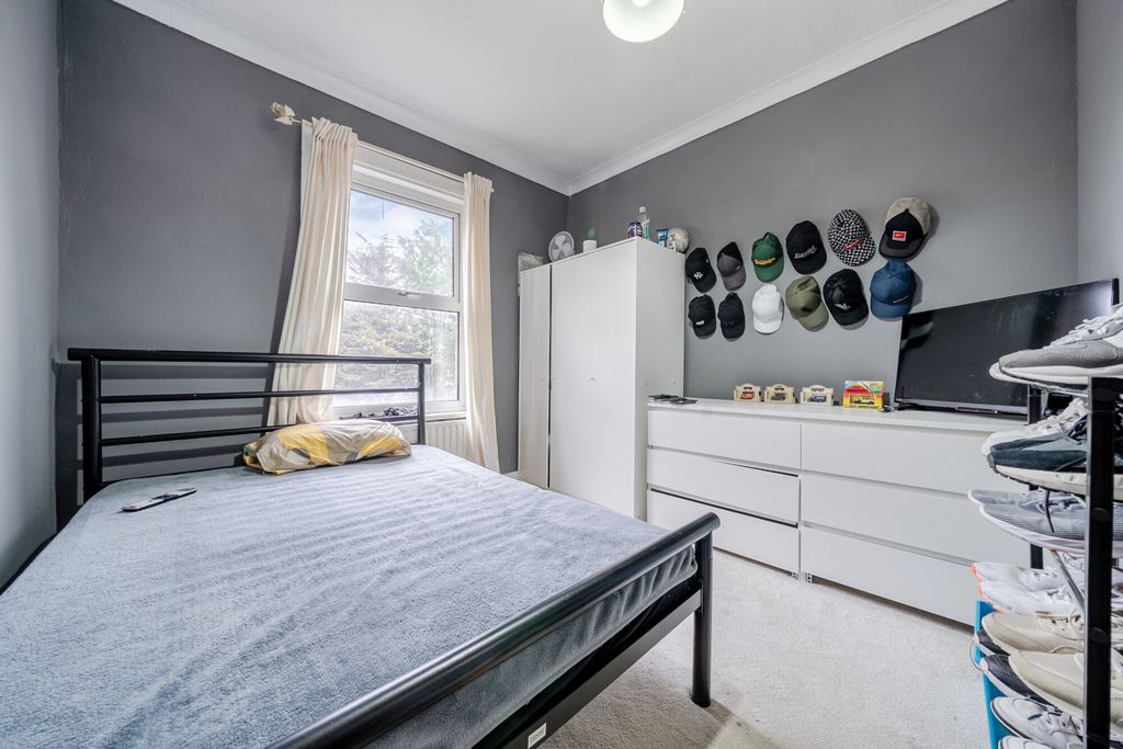 Additional image 4 of 3 bed flat for salePembroke Road, Erith DA8