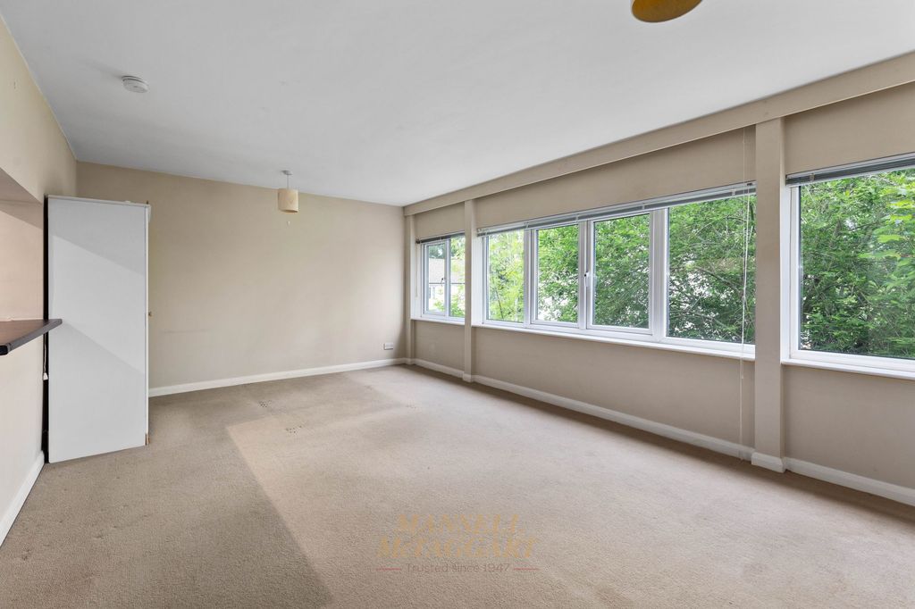 Studio for saleHartfield Road, Forest Row RH18 photo 2