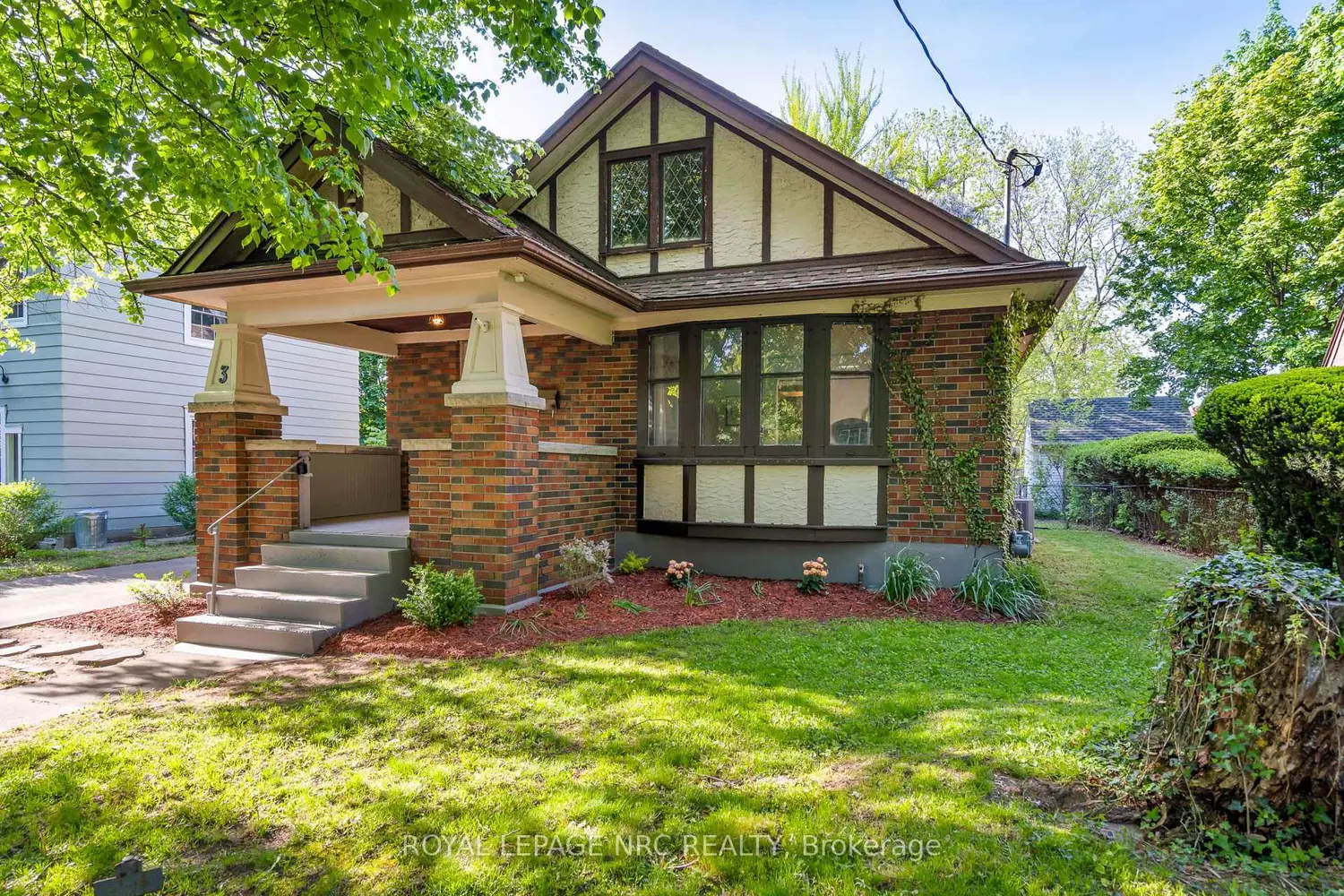 3 Gardiner Place