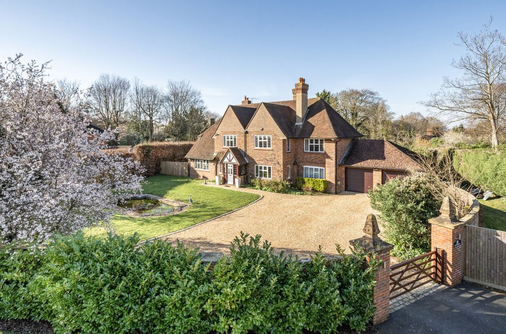5 bed detached house for saleMerrow, Guildford, Surrey GU1