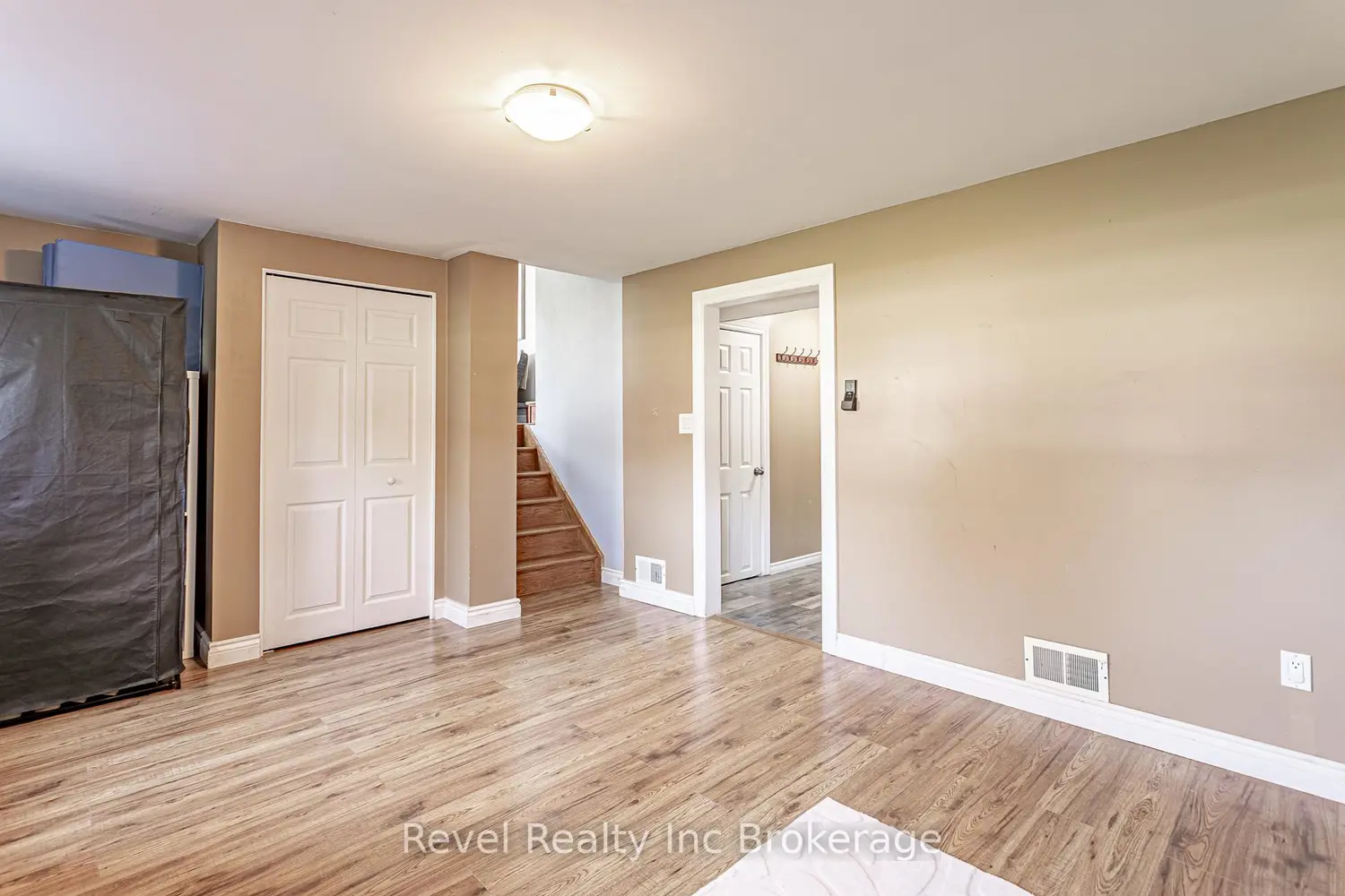Additional image 17 of 828 Warwick Street