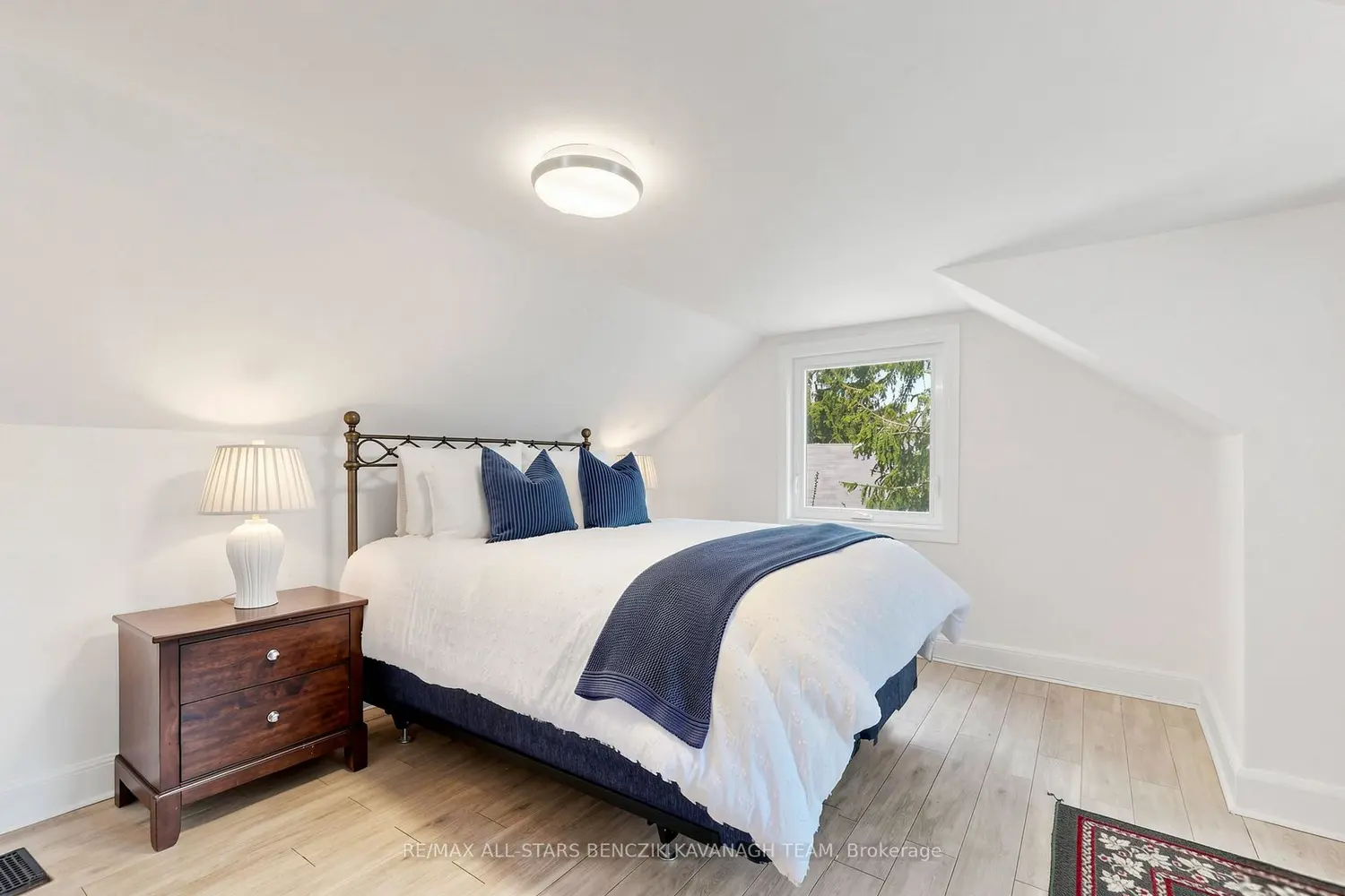 Additional image 4 of 522 Sheppard Avenue