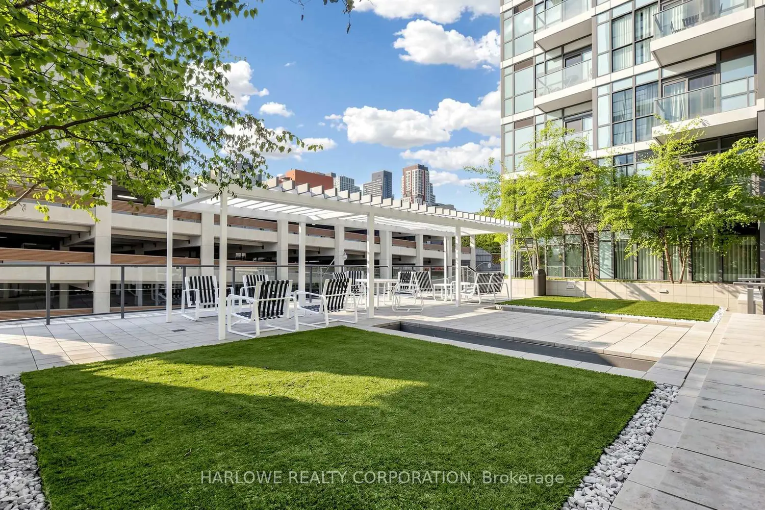 Additional image 20 of 210 Simcoe Street 510