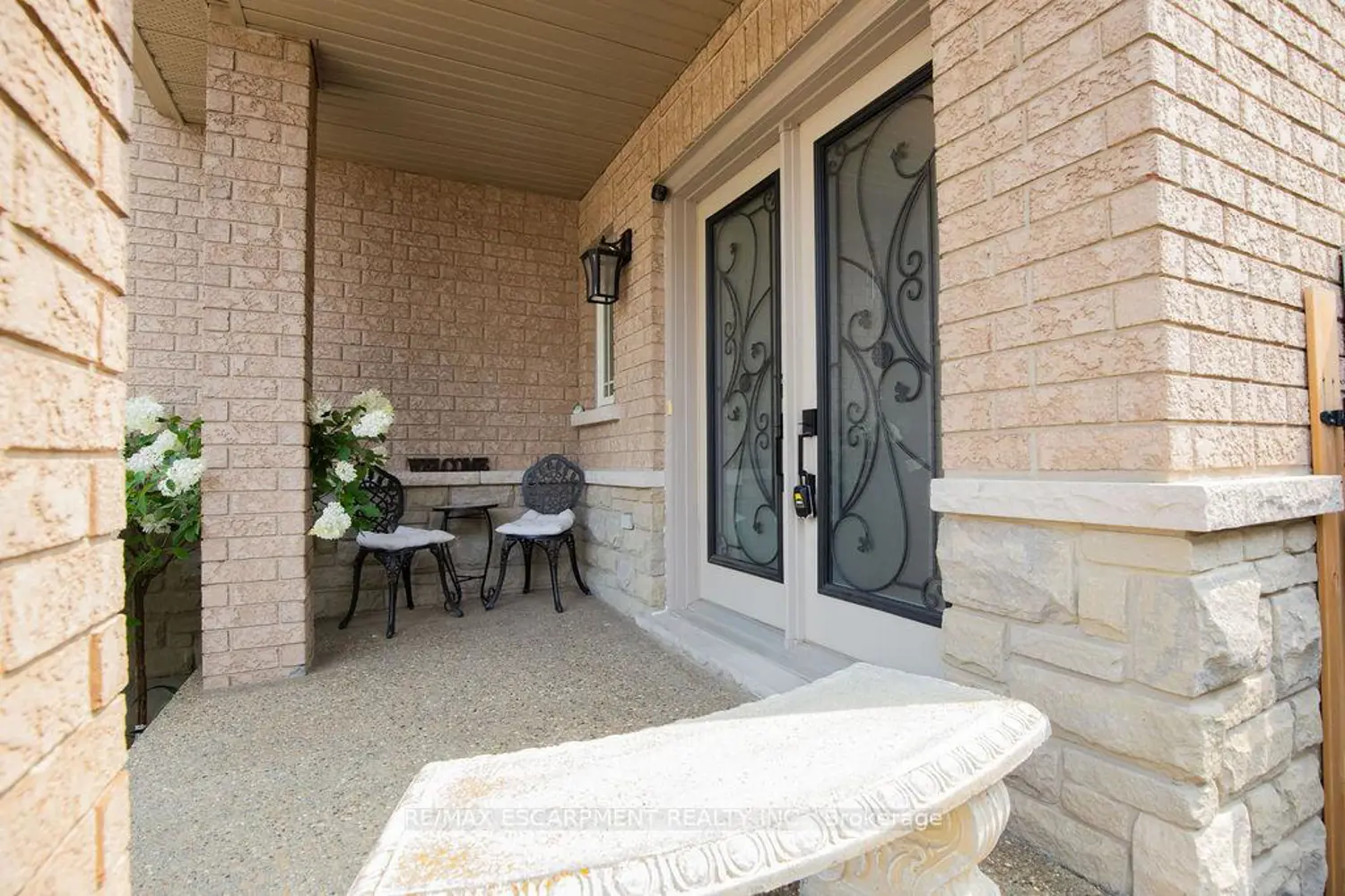 15 Meadowbank Drive