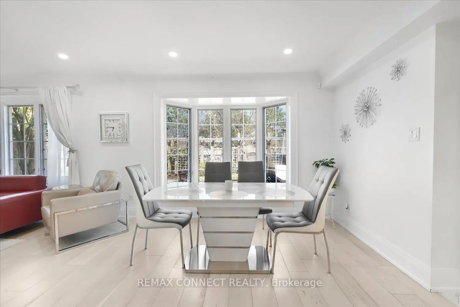2491 Parmeer Drive photo 4