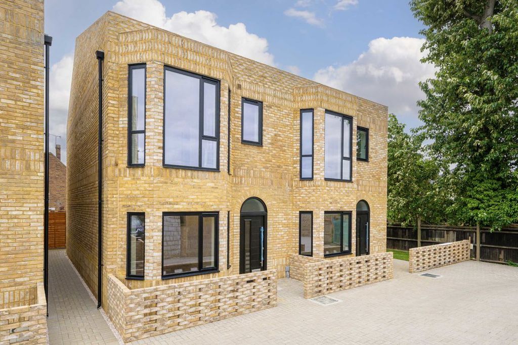 4 bed property for saleBedfont Lane, Feltham TW14