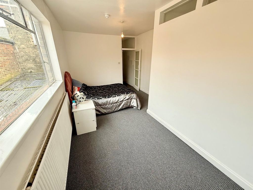Additional image 9 of 4 bed flat for saleRegent Road, Great Yarmouth NR30