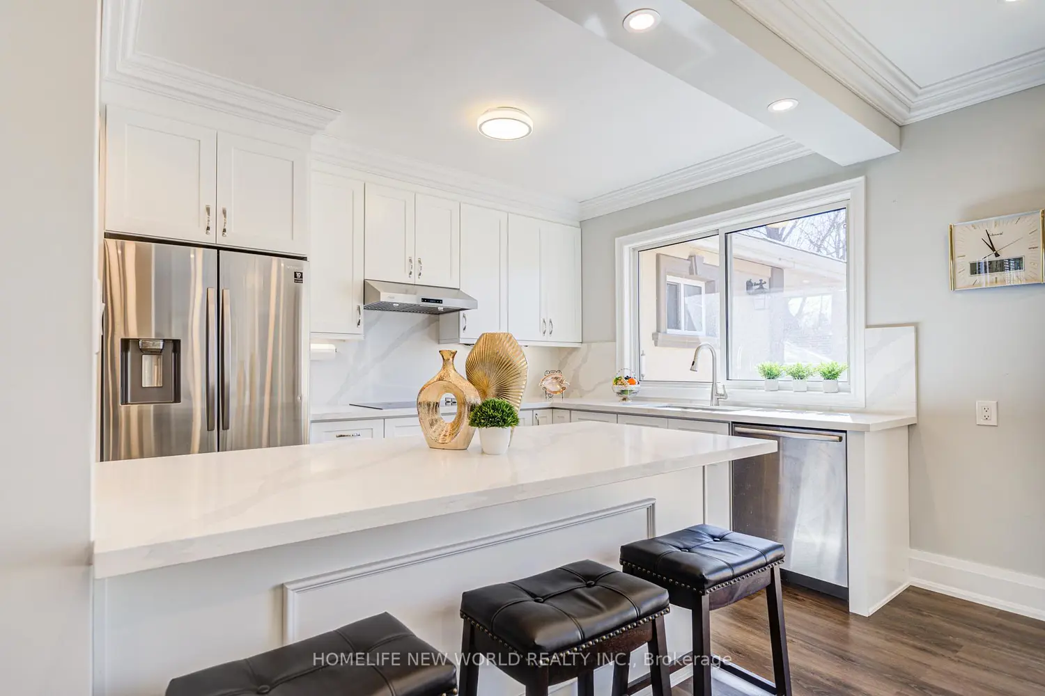 215 Willow Drive photo 2