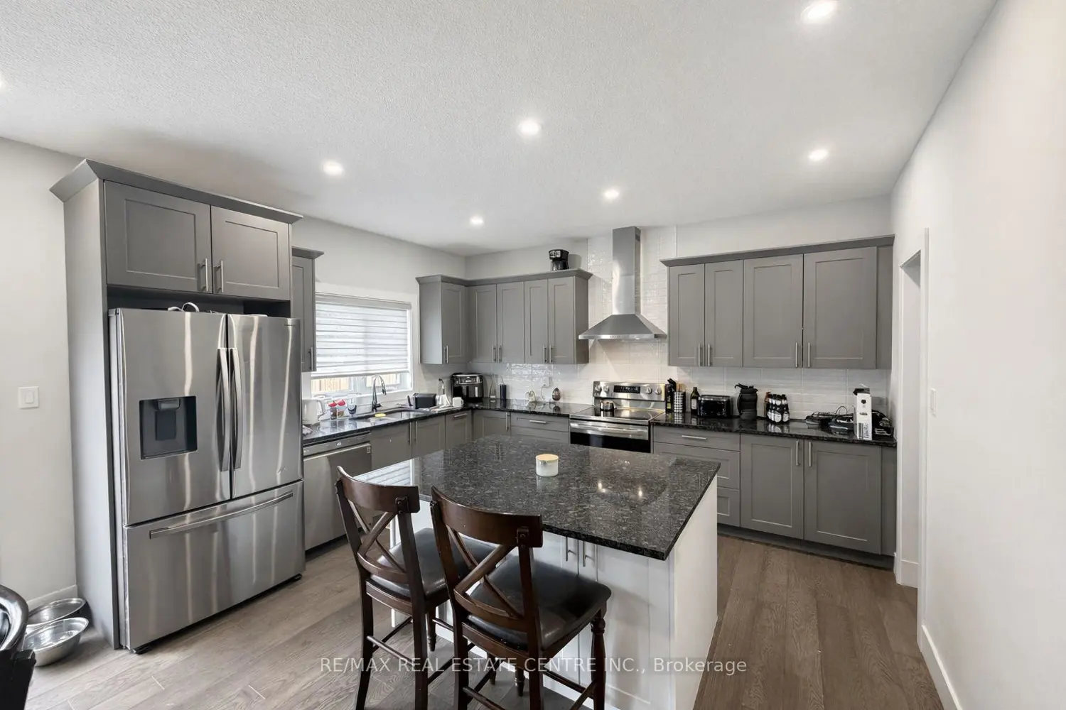54 Wayside Lane photo 4