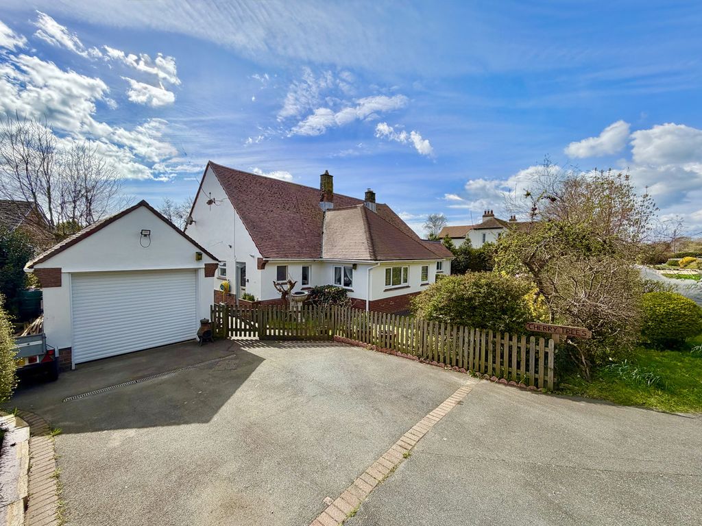 3 bed bungalow for saleMadeira Lane, Freshwater PO40