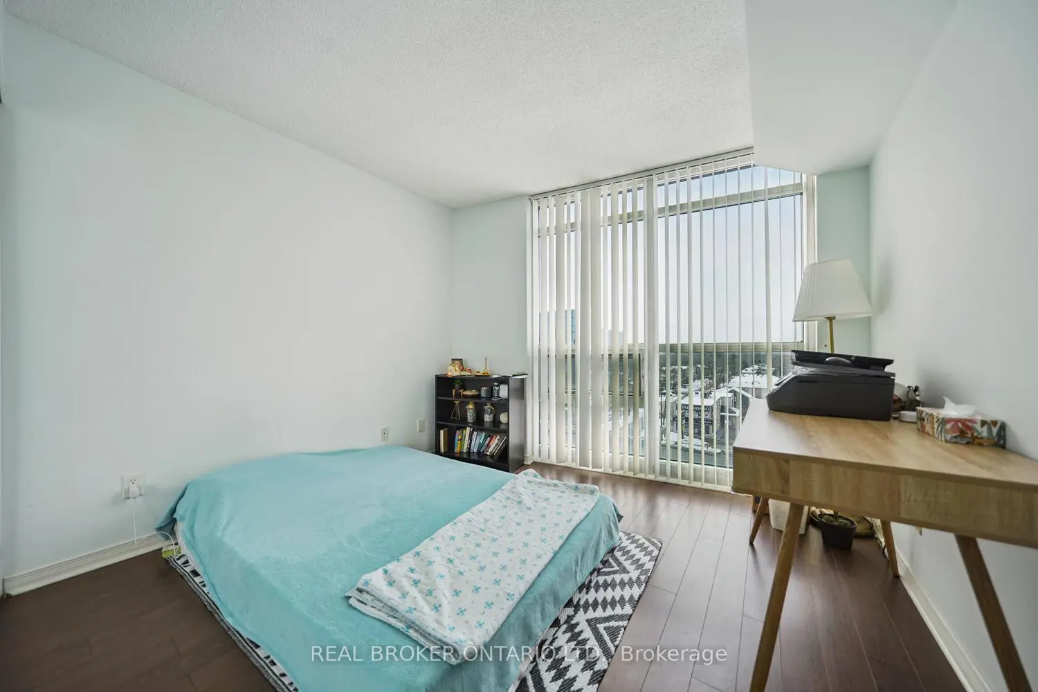 Additional image 15 of 28 Harrison Garden Boulevard 808