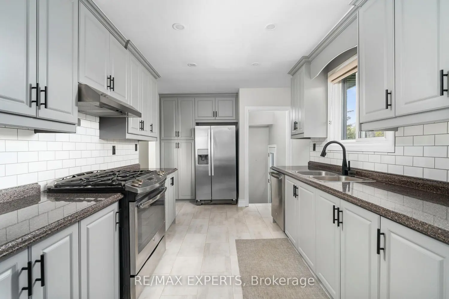 52 Maple Avenue photo 2