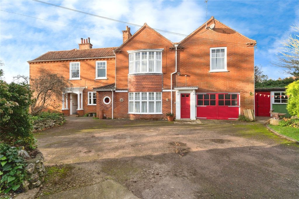 6 bed link detached house for saleNorwich Road, Fakenham, Norfolk NR21