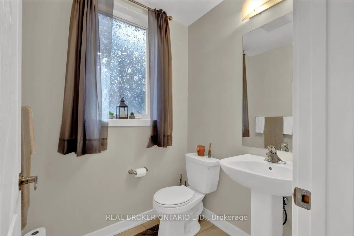 73 Stern Drive photo 3