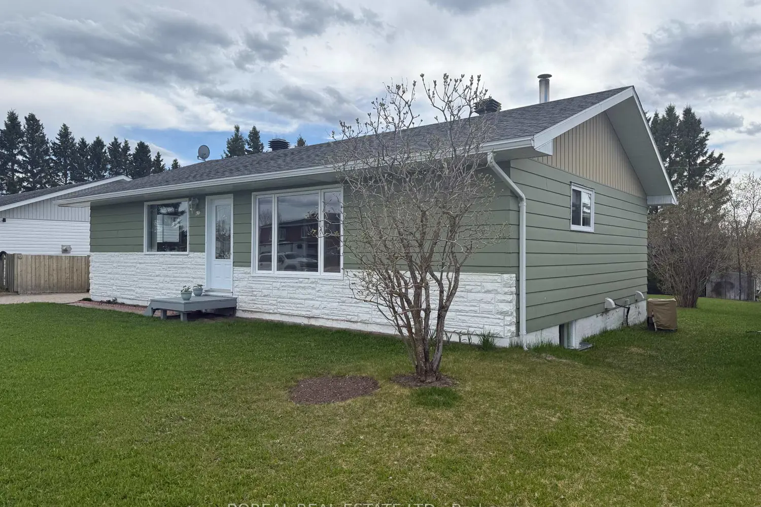 423 Fourteenth Avenue photo 3