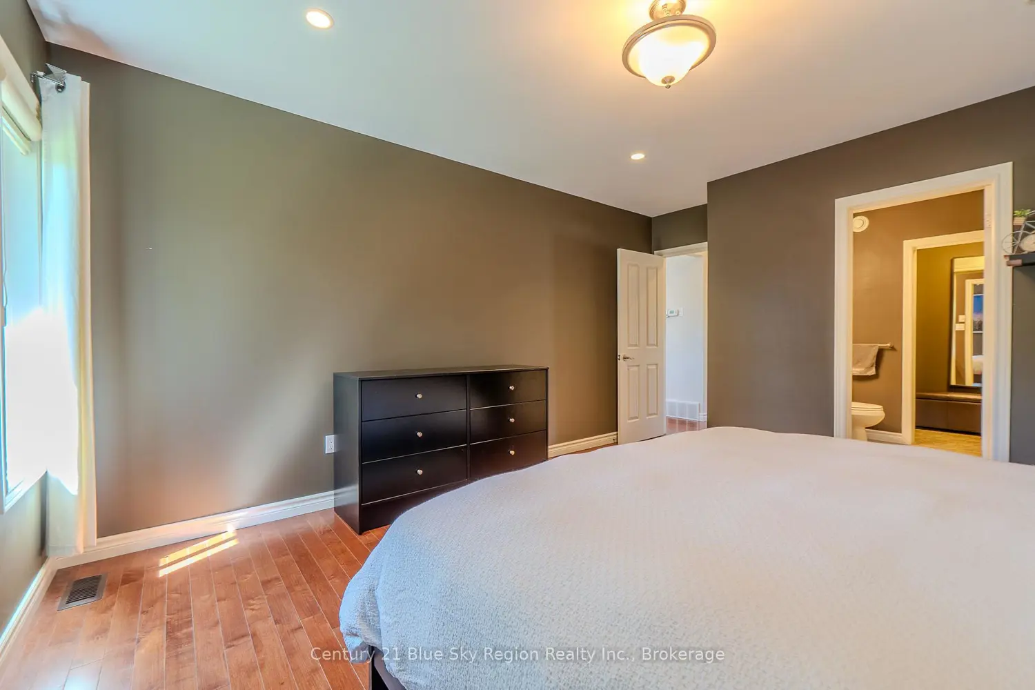 Additional image 11 of 10 Linden Lane