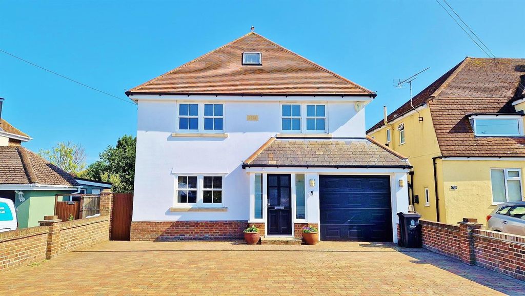 5 bed detached house for saleWalton Road, Frinton-On-Sea CO13