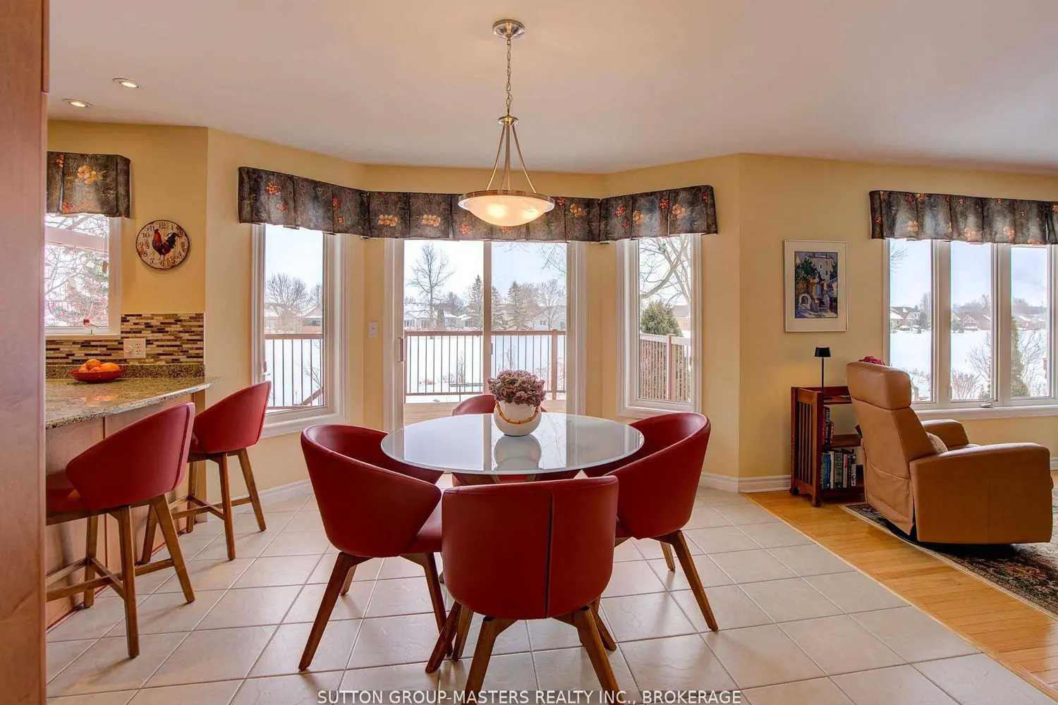 24 Glenora Drive photo 4