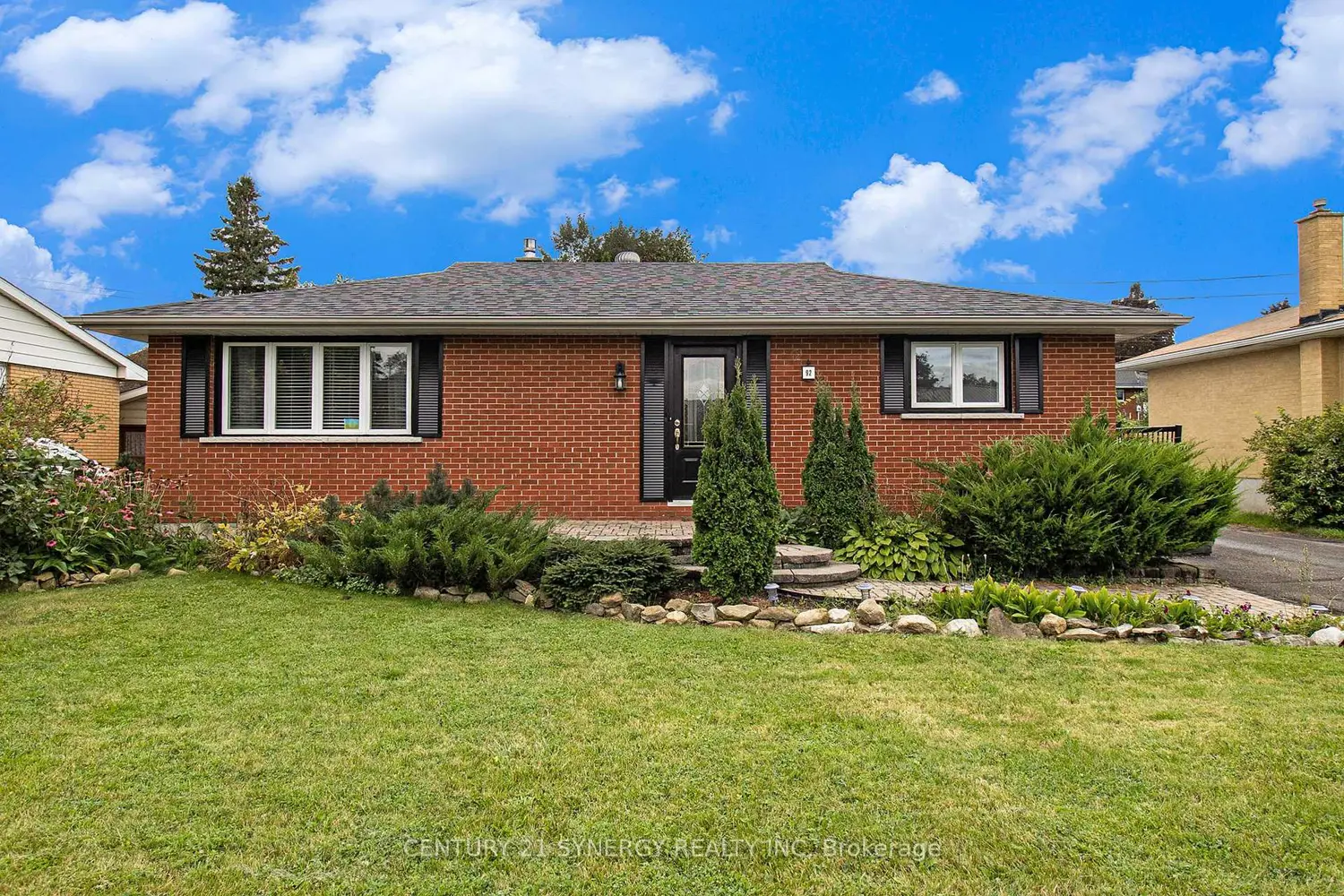 92 Jasper Avenue photo 2
