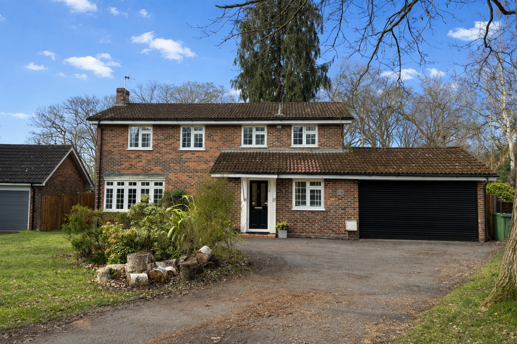 4 bed detached house for saleBelvedere Close, Fleet, Hampshire GU51