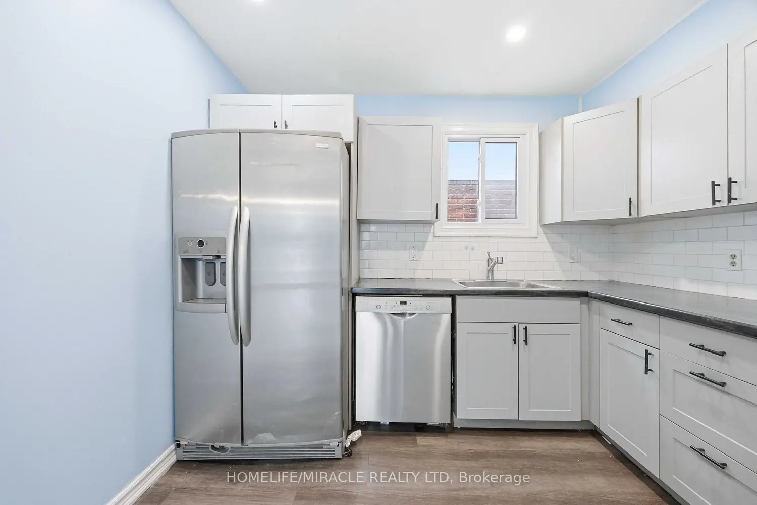 839 Mountain Ash Road photo 5