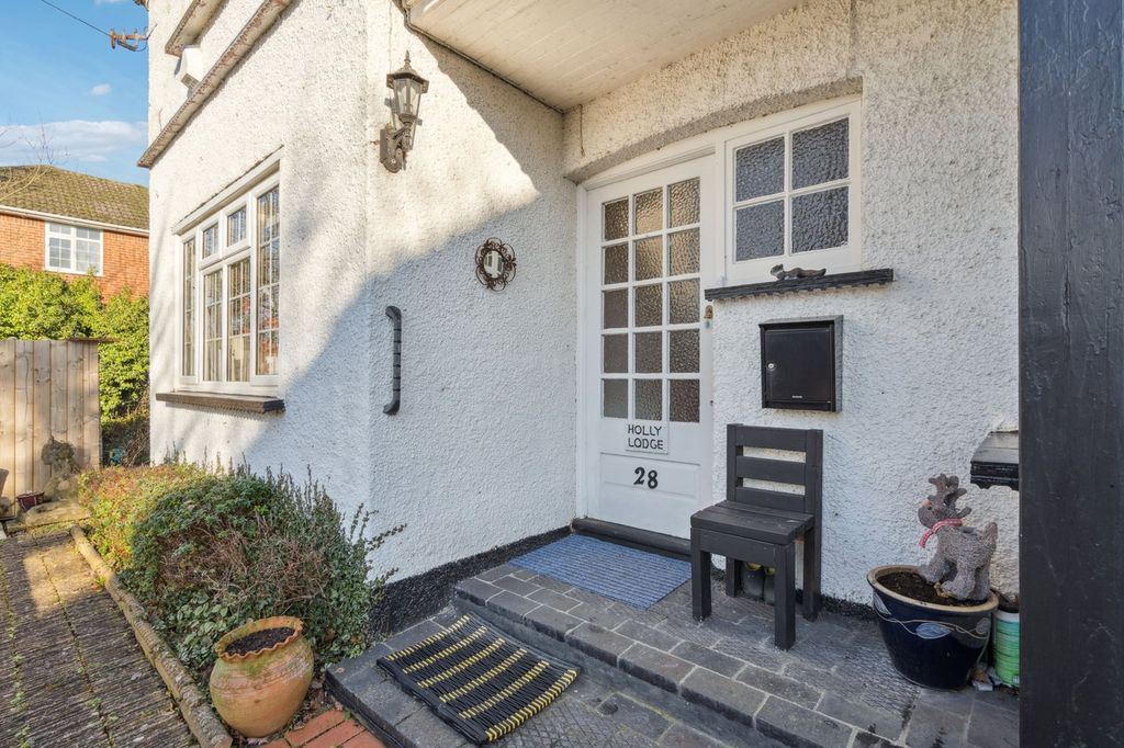 Additional image 2 of 3 bed flat for saleAmersham Road, Gerrards Cross SL9
