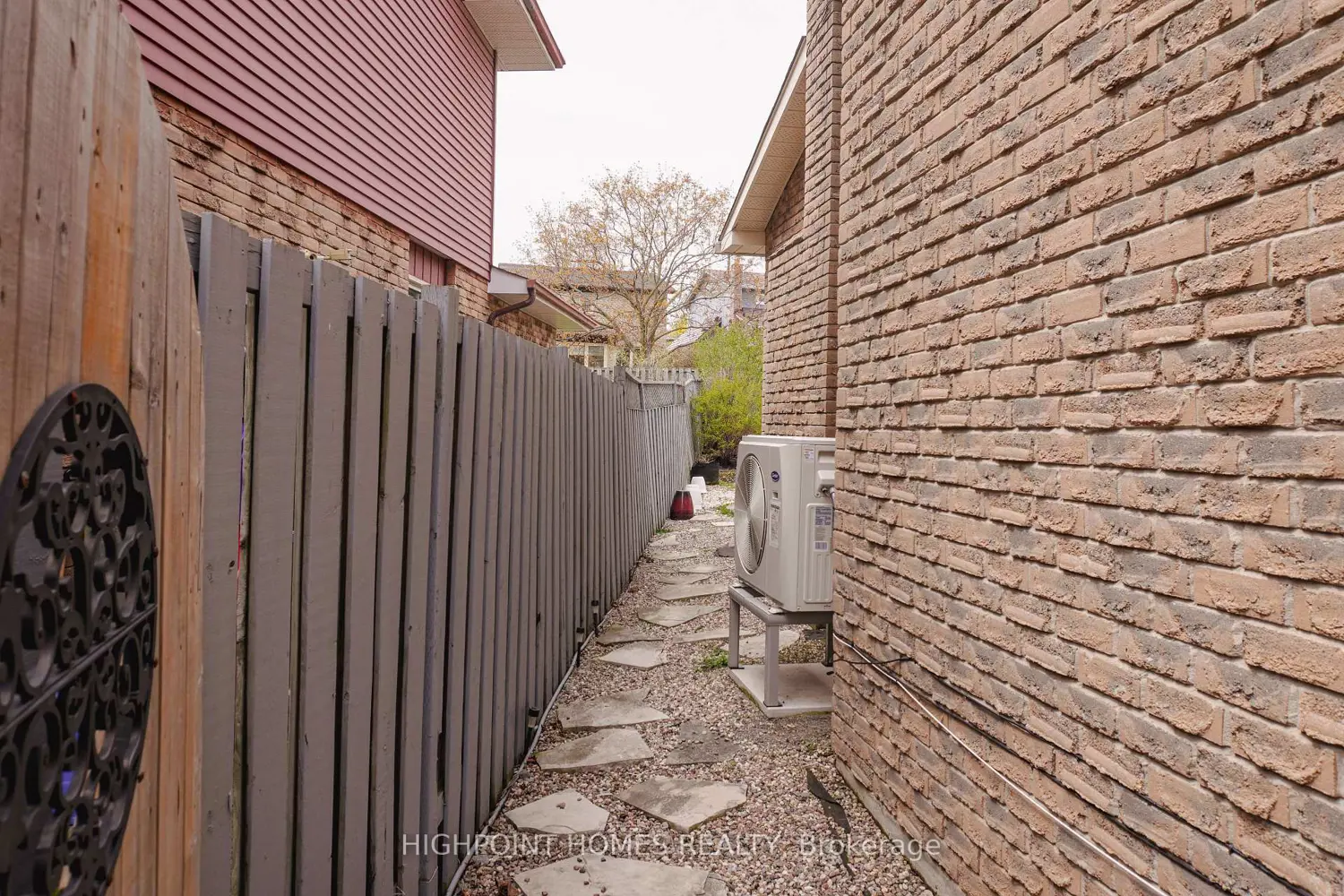 522 Powell Road photo 4