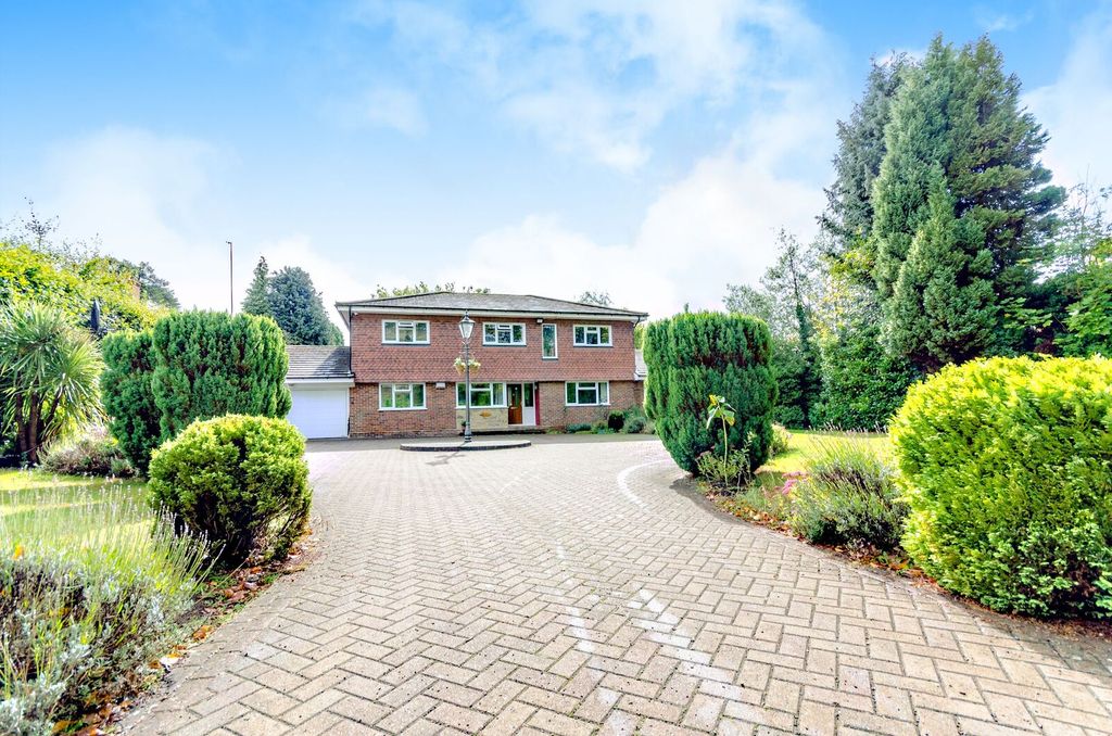 5 bed detached house for saleMark Way, Godalming GU7