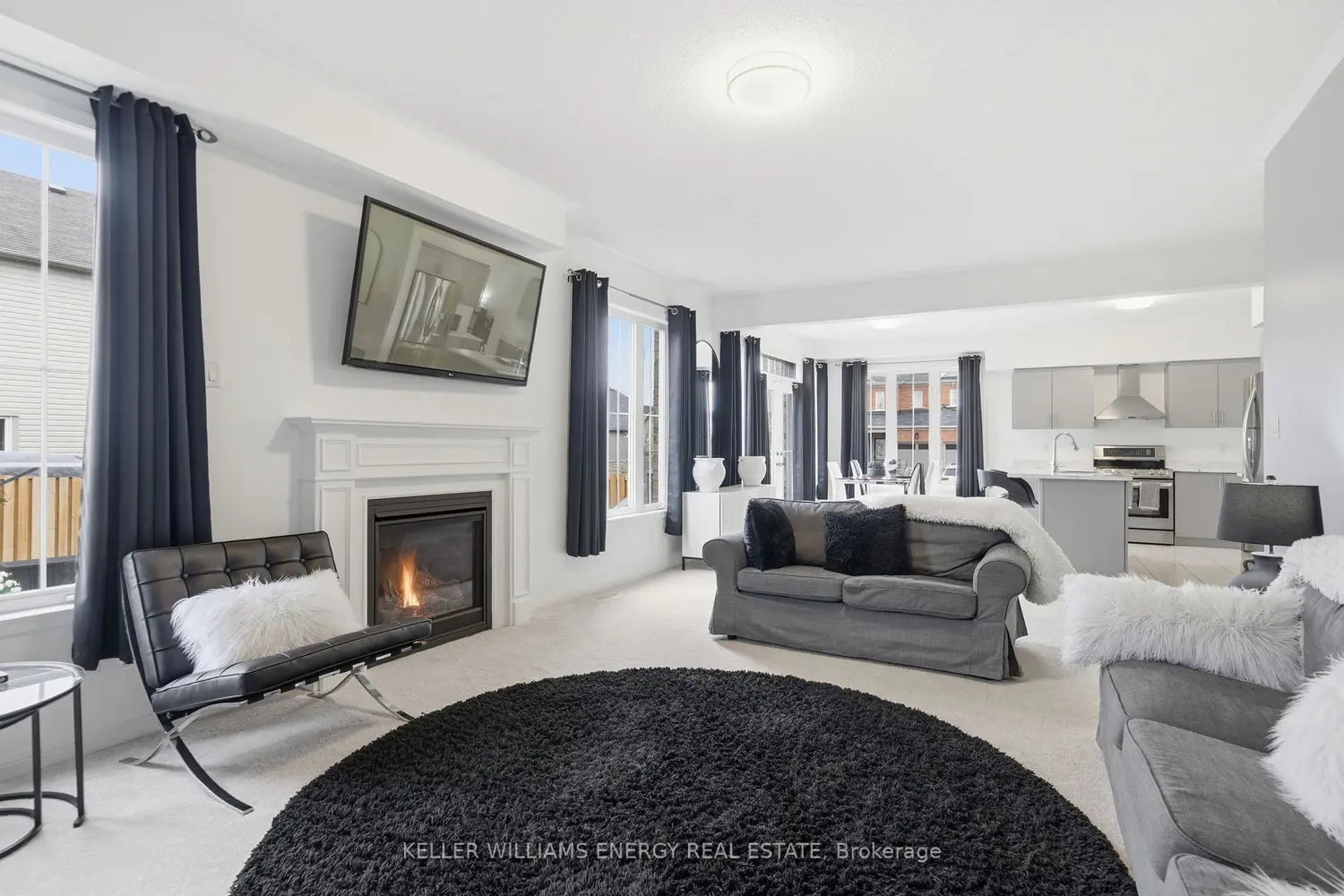 27 Don Hadden Crescent photo 3