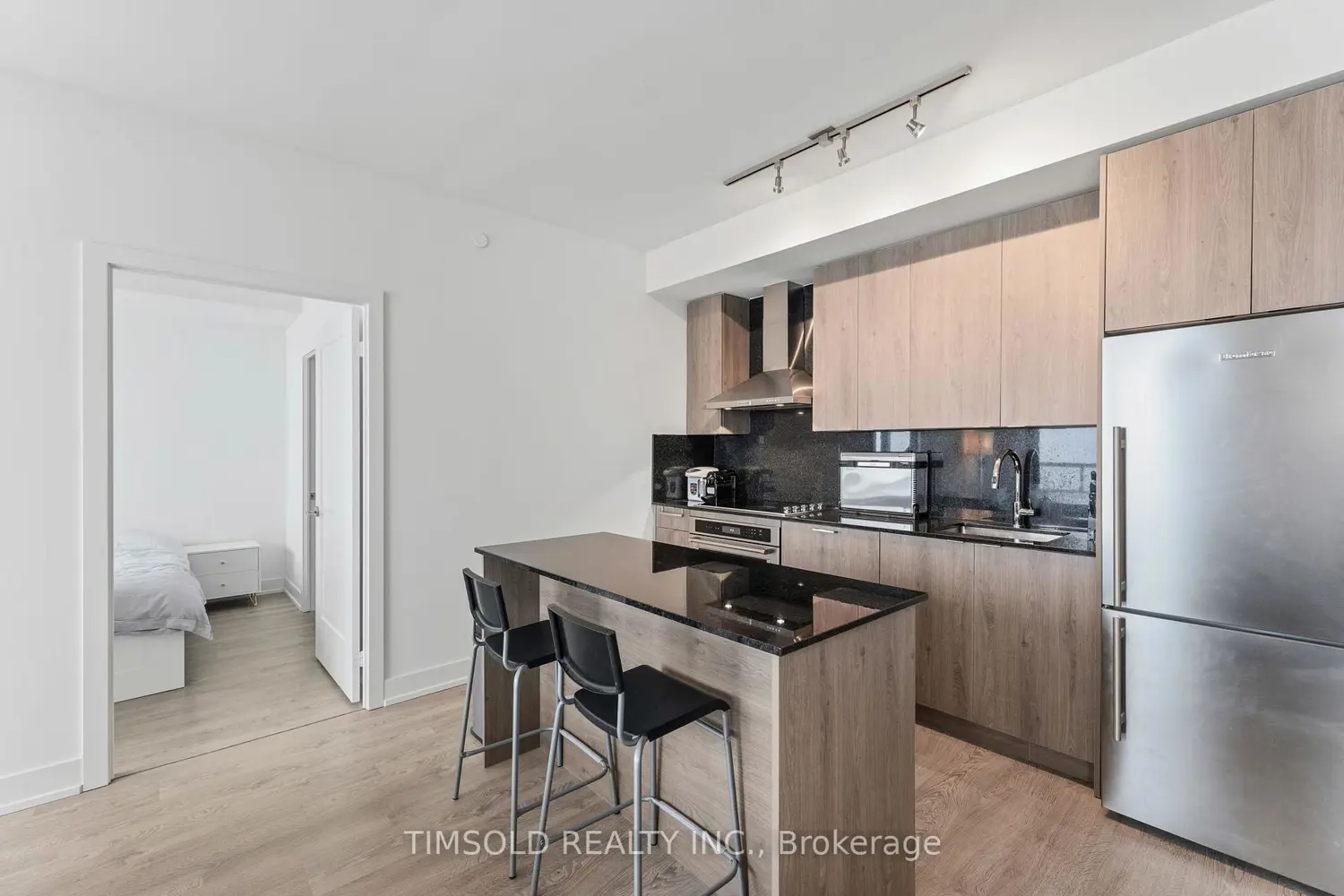 Additional image 7 of 5 Mabelle Avenue 4136