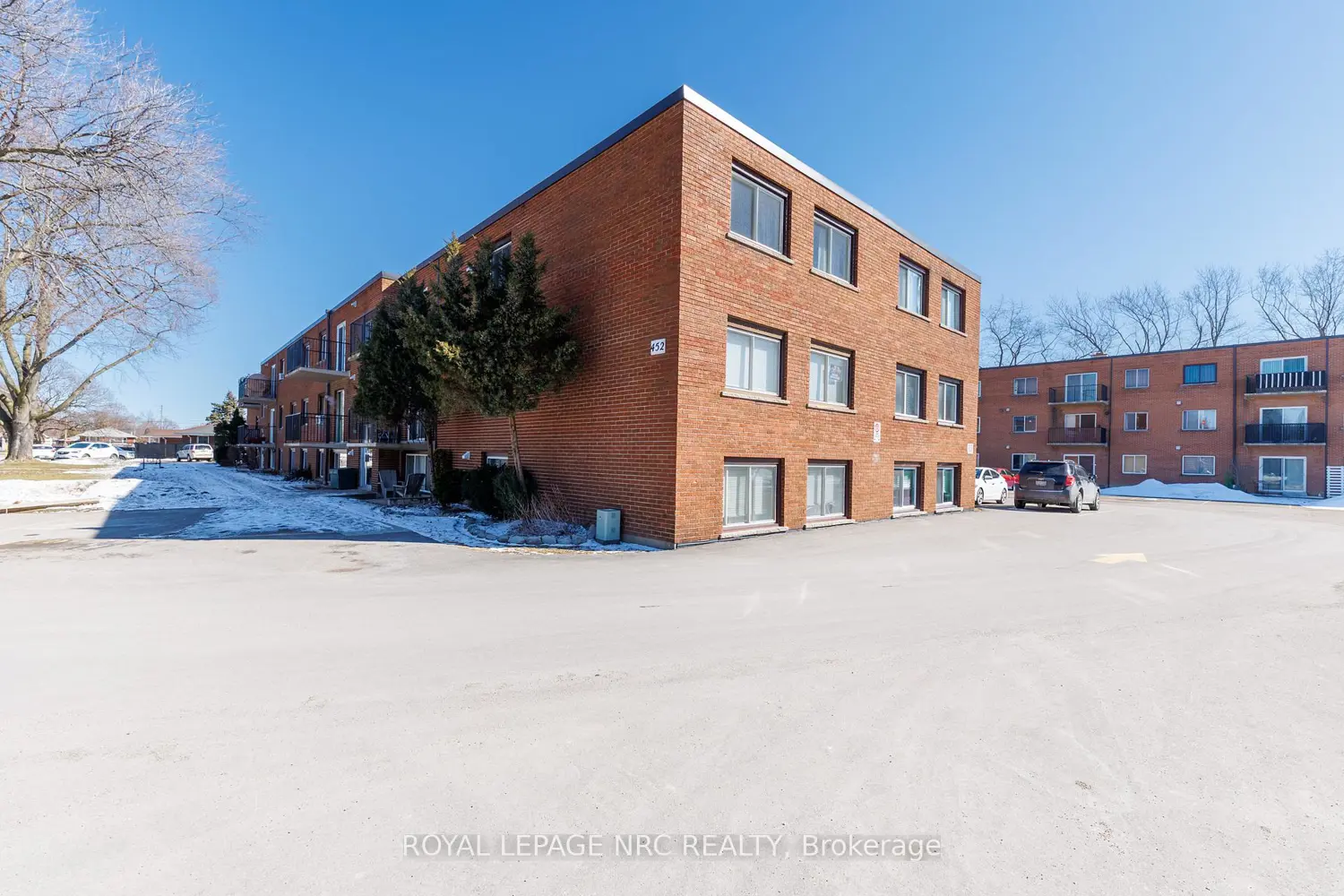 452 Carlton Street 36 photo 2