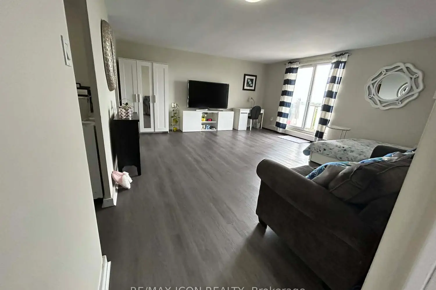 573 Mornington Avenue 810 photo 5