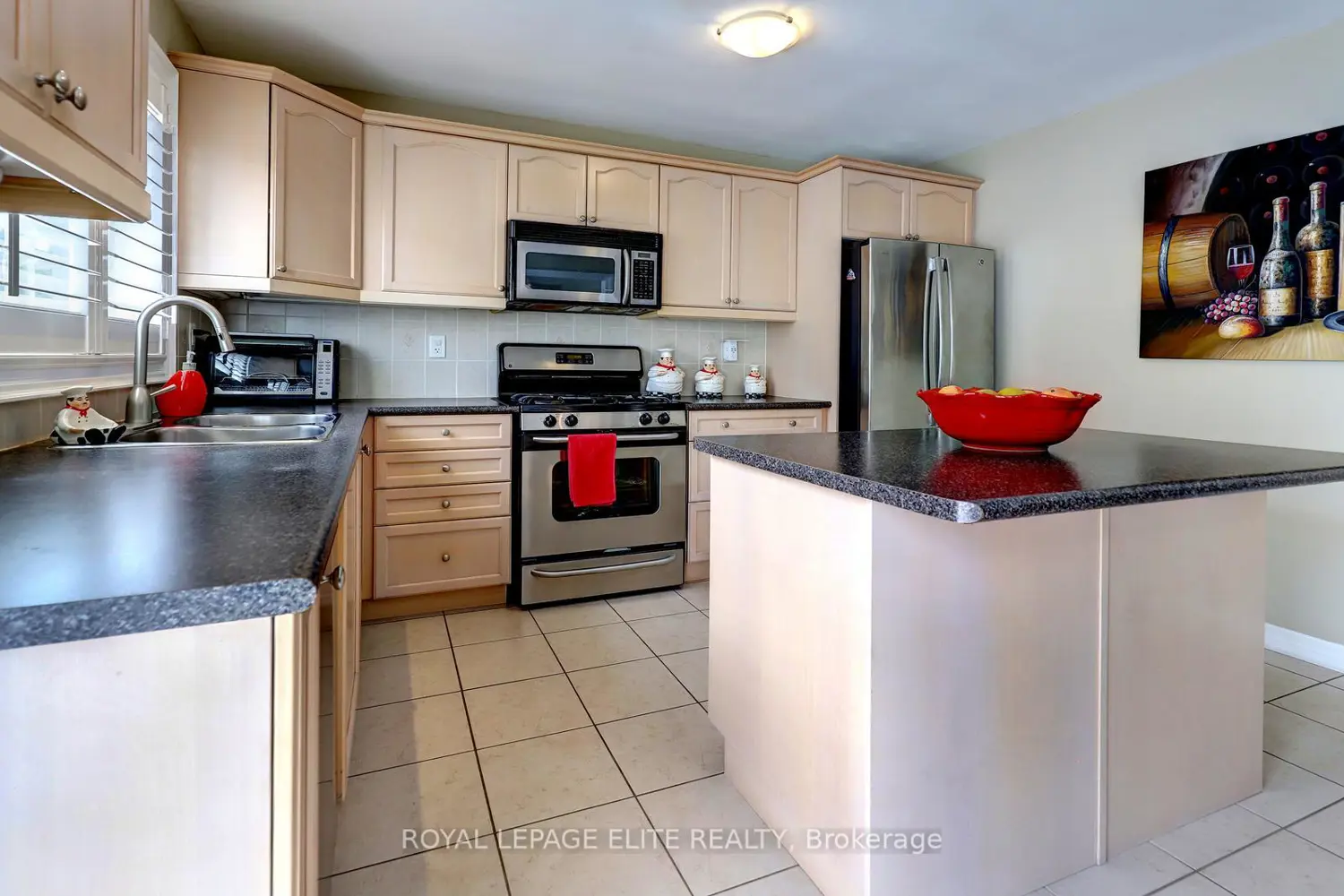 1094 Hepburn Road photo 5