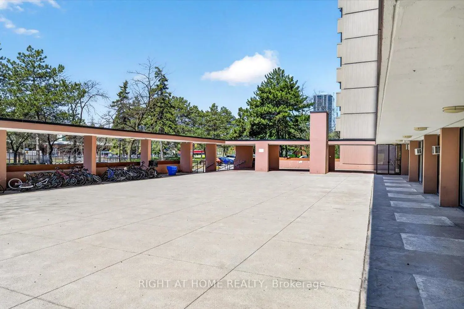 Additional image 15 of 100 Leeward Glenway 708