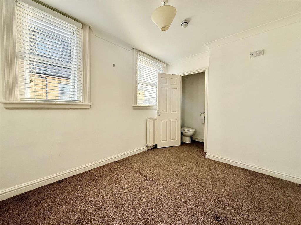Additional image 4 of 2 bed flat for saleNorfolk Square, Great Yarmouth NR30