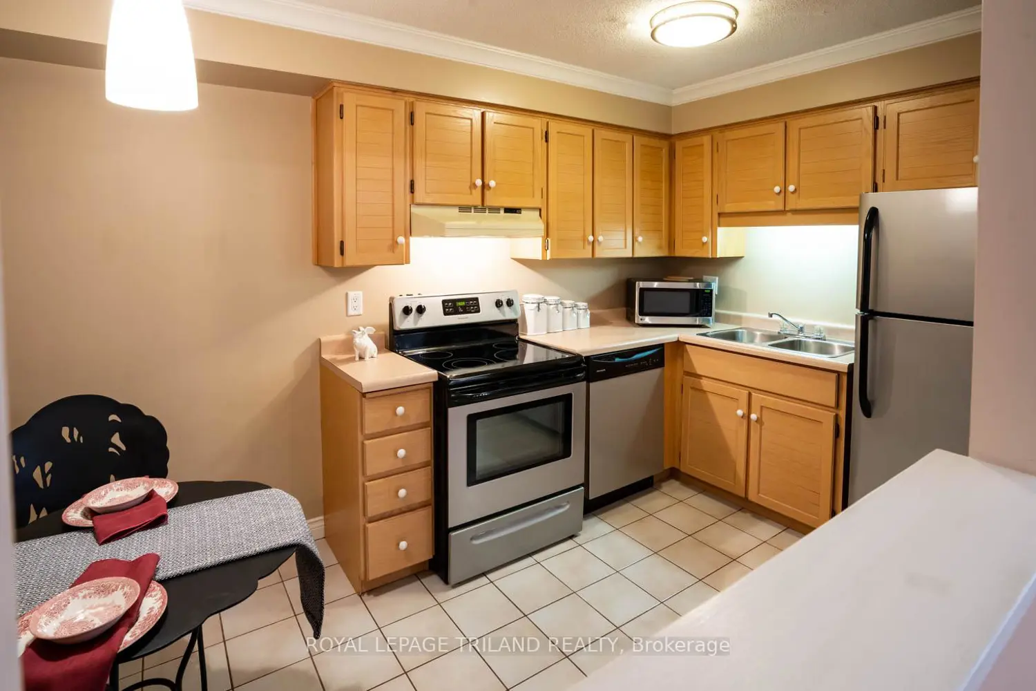 695 Richmond Street 904 photo 3