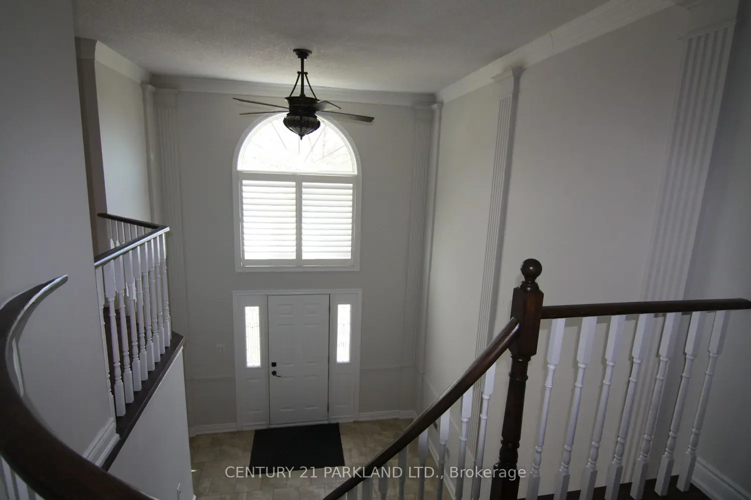 797 Lochness Crescent photo 2