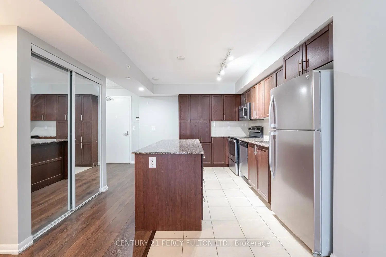 Additional image 11 of 830 Lawrence Avenue 501