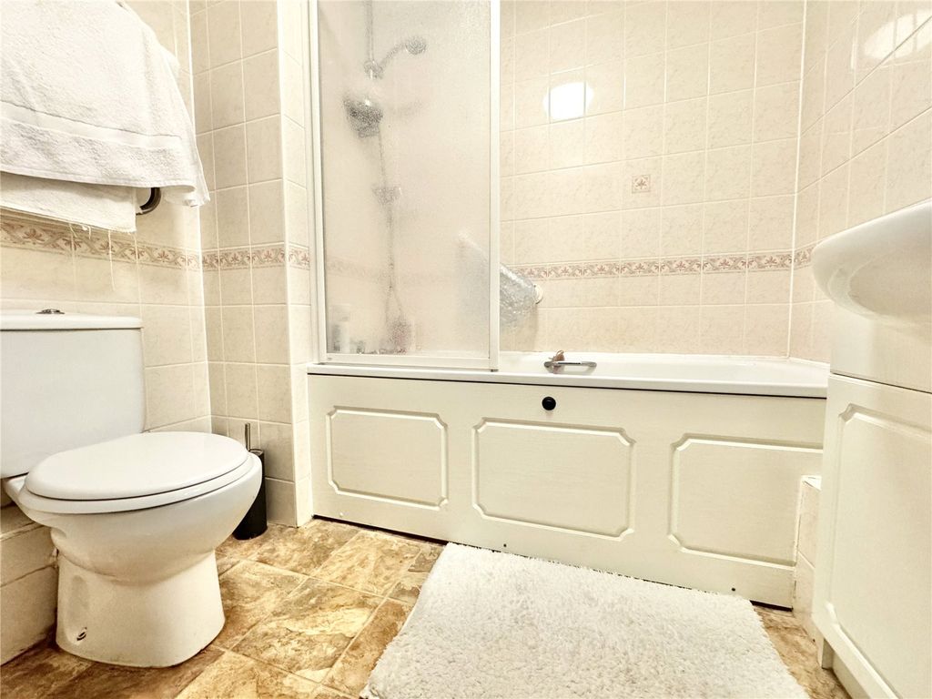 Additional image 5 of 1 bed flat for saleVictoria Road, Farnborough, Hampshire GU14