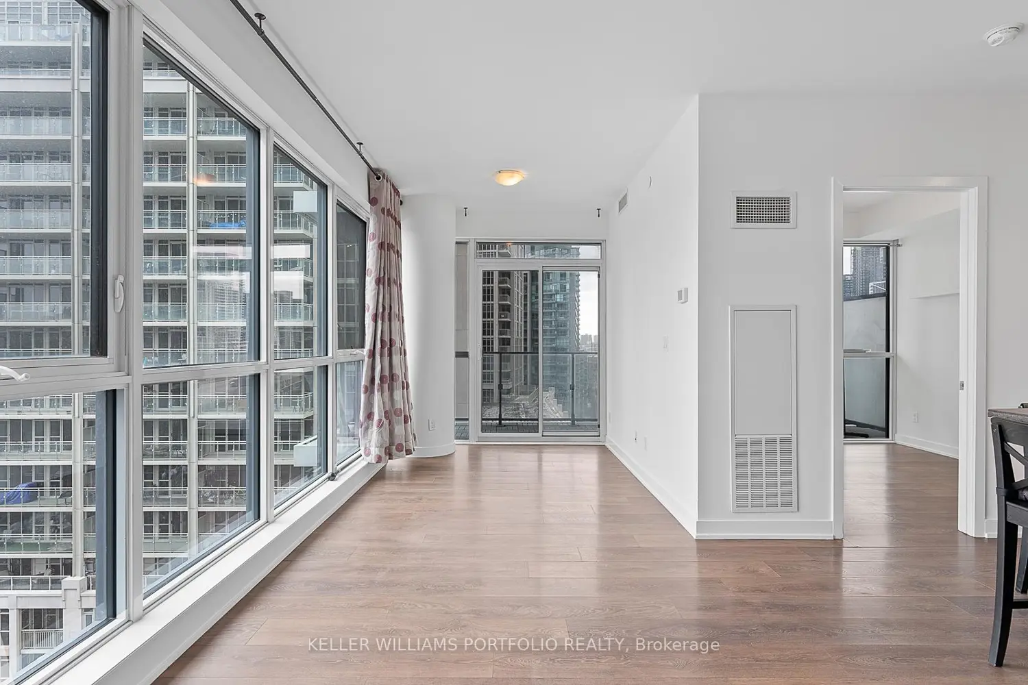 Additional image 9 of 50 Bruyeres Mews 1009