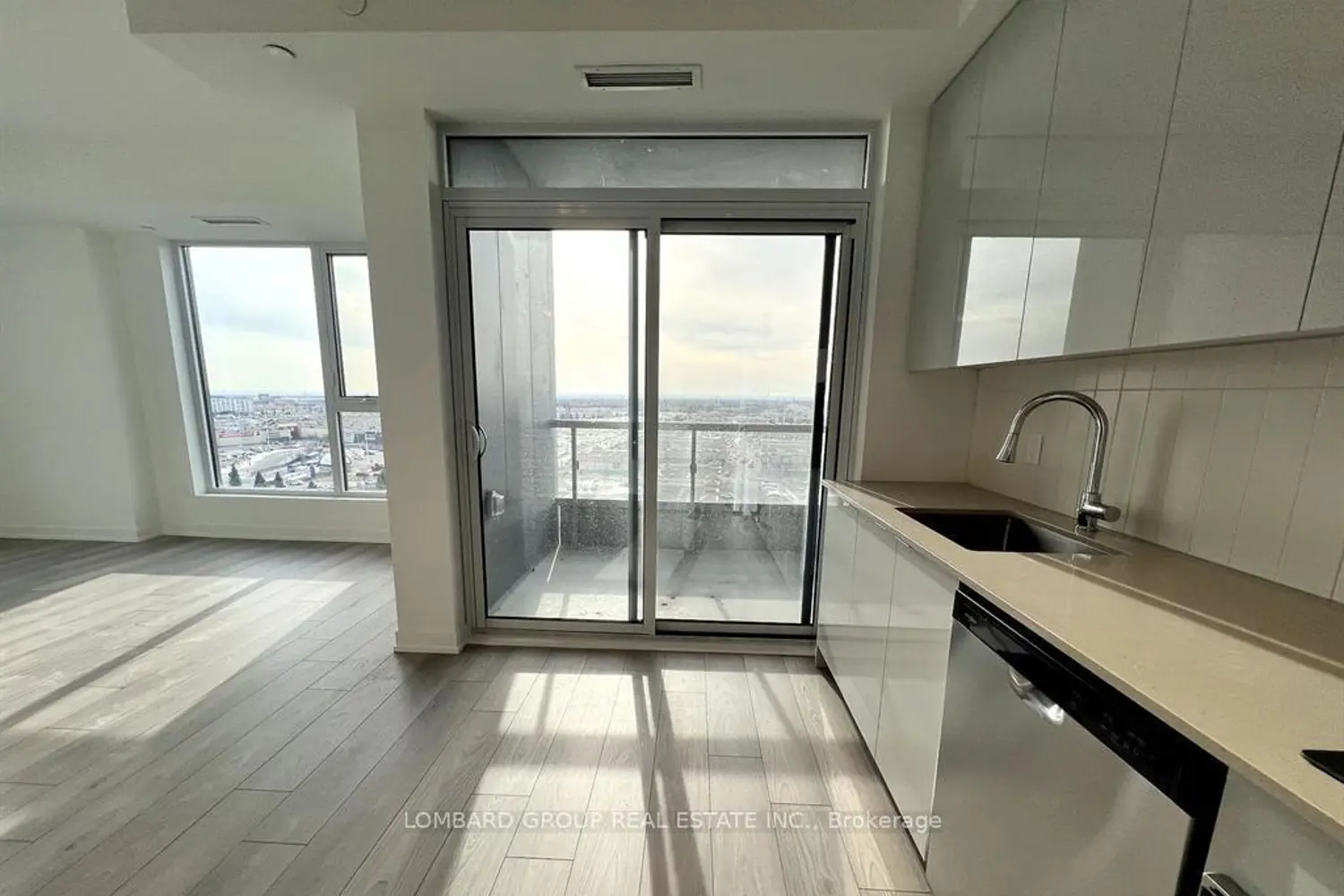10 Abeja Street 1120 photo 3