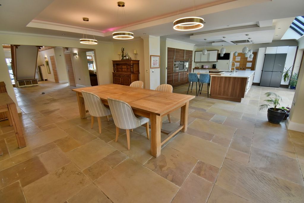 5 bed detached house for saleFerndown BH22 photo 5