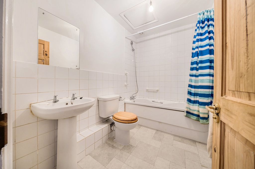 Additional image 9 of 2 bed flat for saleMarlborough Street, Faringdon, Oxfordshire SN7