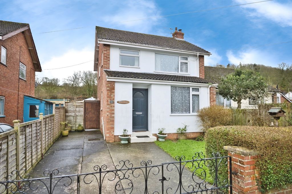 3 bed link detached house for saleAvalon Estate, Glastonbury, Somerset BA6